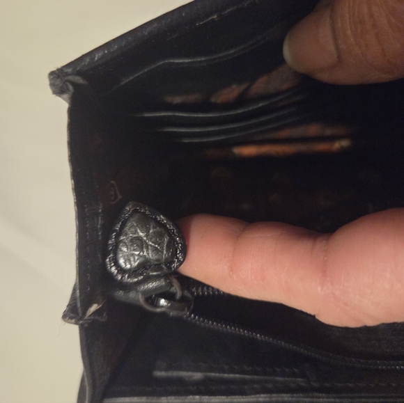 Brigbton/VT/Elegant Black Crocodile-Embossed Chain Bag. - Picture 8 of 10